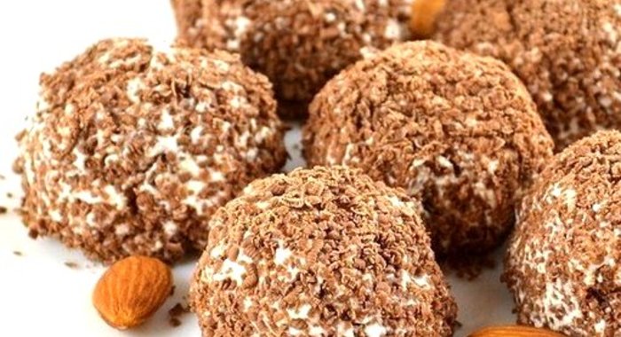 Творожные пирожные с финиками и шоколадом