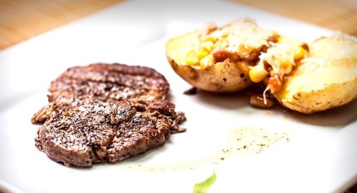 Стейк рибай на сковороде