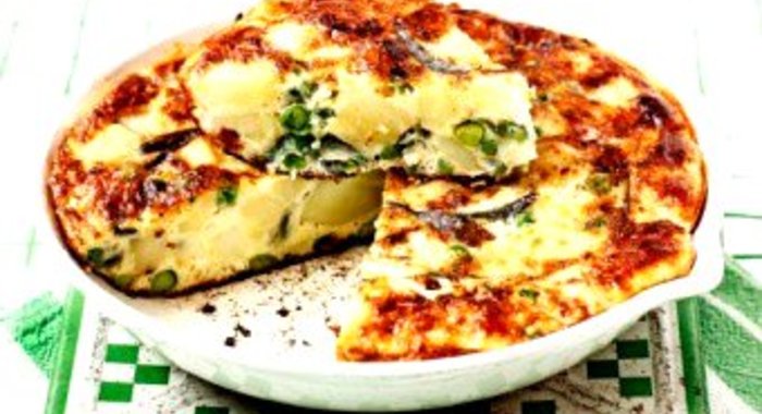 Картофель с омлетом и горошком