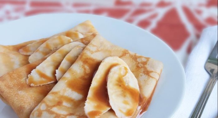 Блинчики с бананом и карамелью