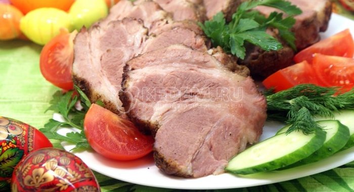 Свинина запеченная с чесноком и розмарином
