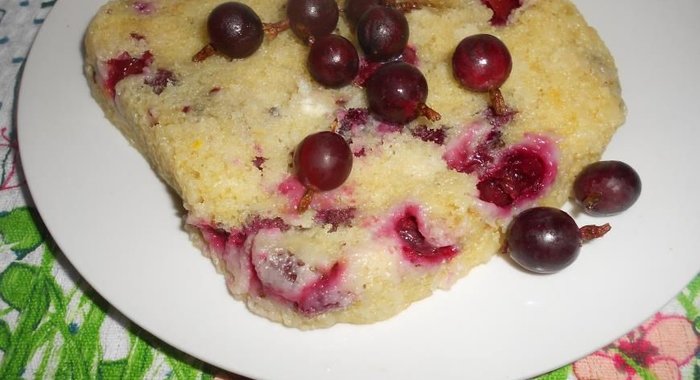 Шарлотка с крыжовником в СВЧ печи