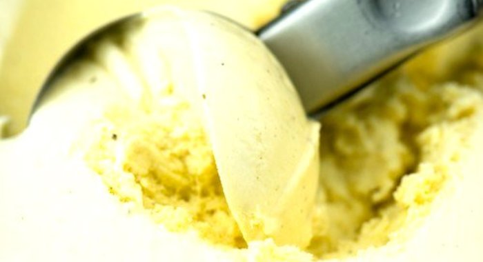 Банановое мороженое с корицей