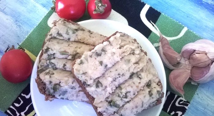 Паштет из фасоли и сала