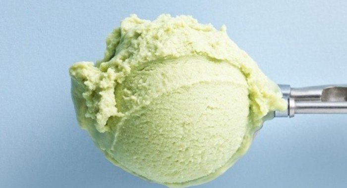 Мороженое из авокадо и белого шоколада