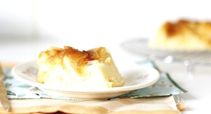 Быстрая шарлотка с яблоками