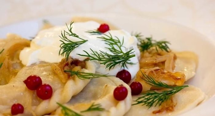 Вареники с кислой капустой и мятым картофелем