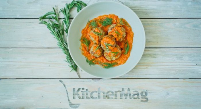 Домашние тефтели в томатном соусе