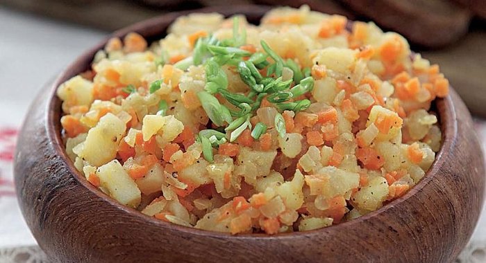 Запеканка с томатами, колбасой и сыром