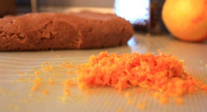 Шоколадно-апельсиновое печенье с цедрой