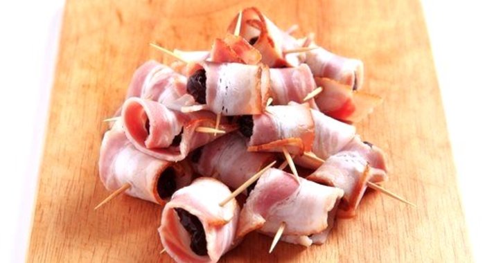 Рулетики из бекона с куриной печенью