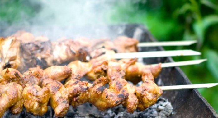 Куриный шашлык с ежевичным соусом
