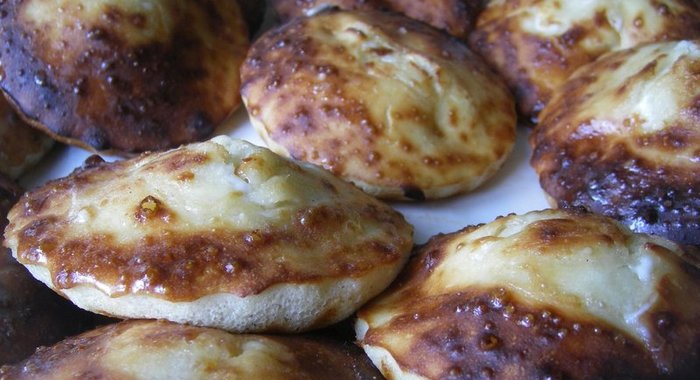Шаньга со сметаной