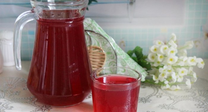 Смородиновый компот с корицей