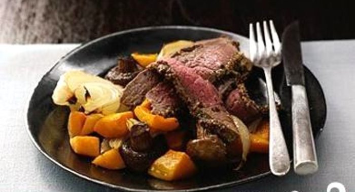 Стейк с грибами и сквошем