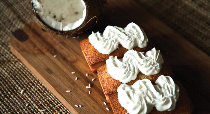 Манные кексы с кокосовой стружкой