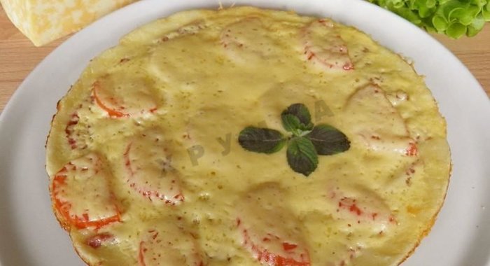 Пицца на сковороде за 5 минут с сыром и колбасой