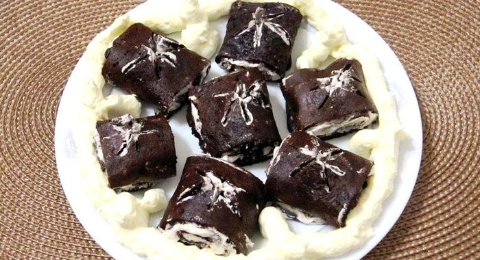 Шоколадные блины с кремом