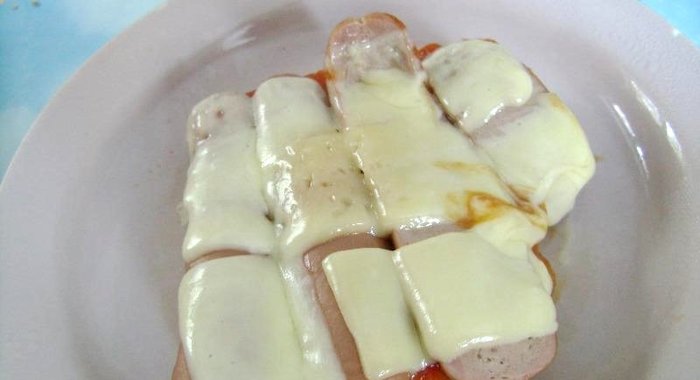 Горячие бутерброды с сосисками