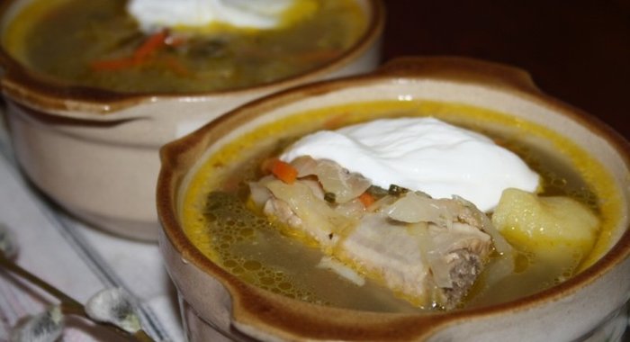 Щи с квашеной капустой и молодым щавлем