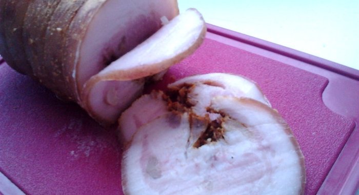 Рулет из щековины