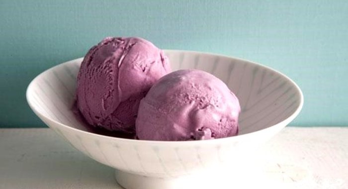 Фасолевое мороженое с черникой