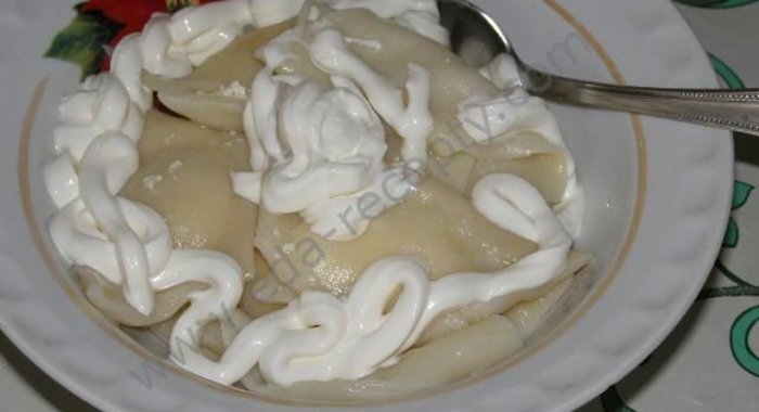 Вареники со сметаной