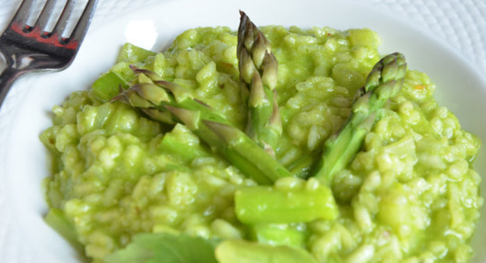 Ризотто с рукколой и спаржей