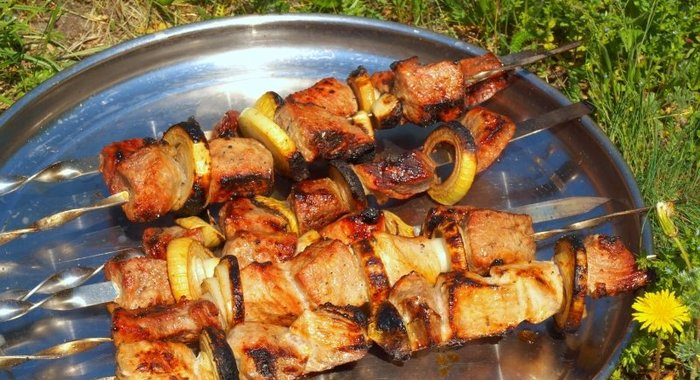 Шашлык из говядины с горчицей и гранатовым соусом