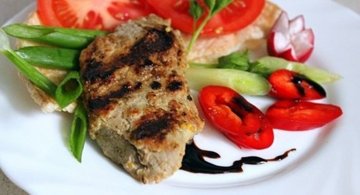 Свиная вырезка гриль в горчично-медовом маринаде