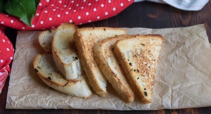 Гренки из белого хлеба на сковороде