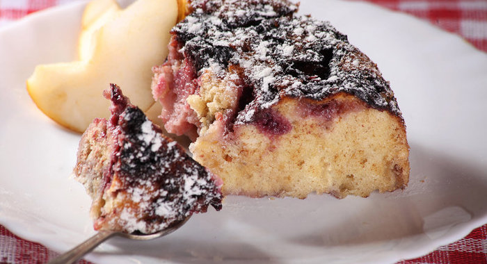 Сливовый пирог в мультиварке