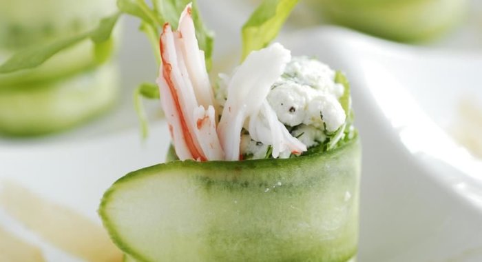 Огуречные рулеты с крабовыми палочками