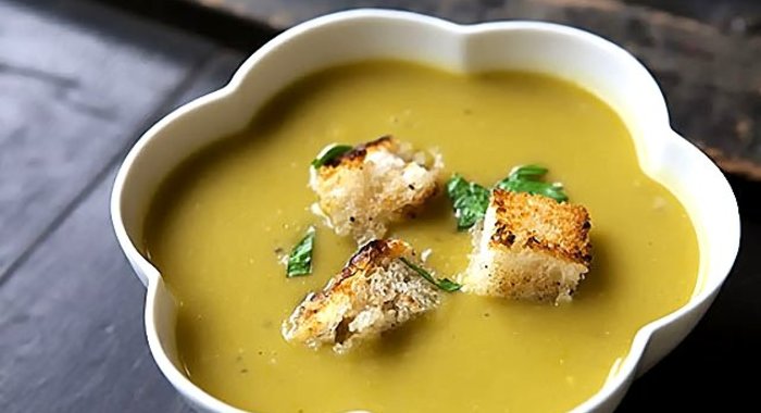 Гороховый суп на курином бульоне