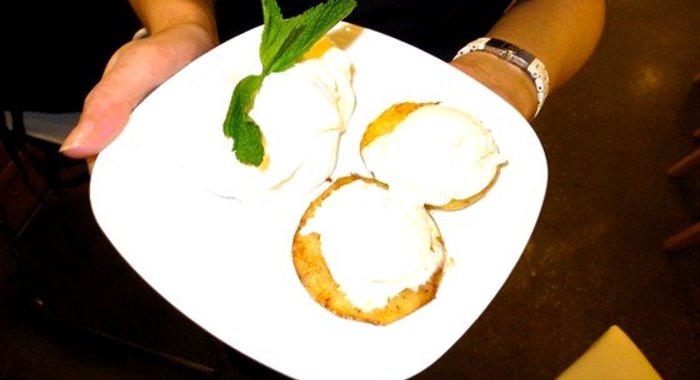 Жареные яблоки с кремом Шантильи