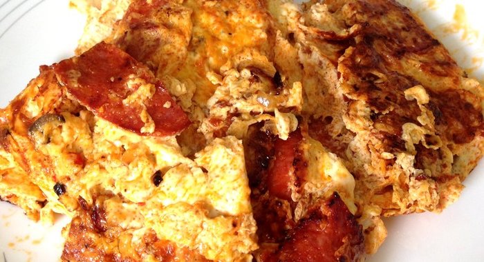 Омлет с чоризо и красным перцем