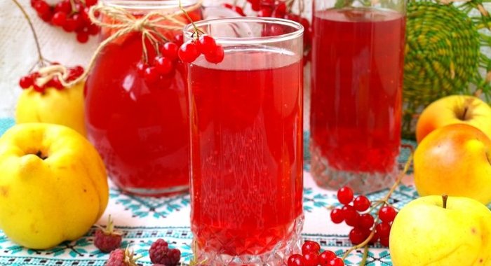 Компот с яблоками, малиной, калиной и айвой