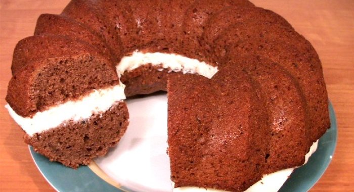 Шоколадный кекс с творожным кремом