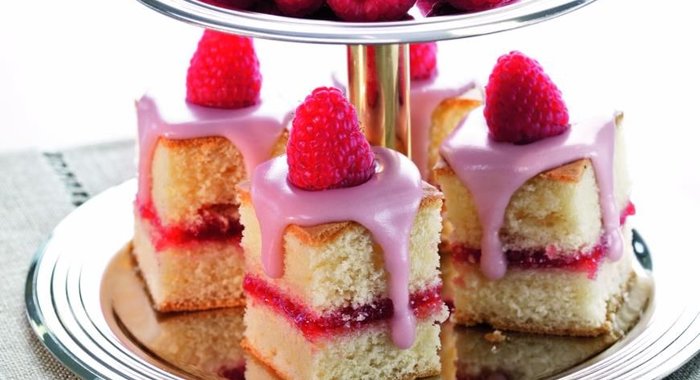 Малиновые пирожные