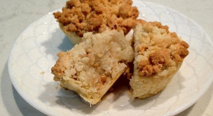 Грушевые крамбл-маффины