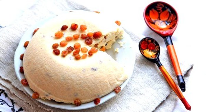 Пасха из рикотты и маскарпоне с миндалем