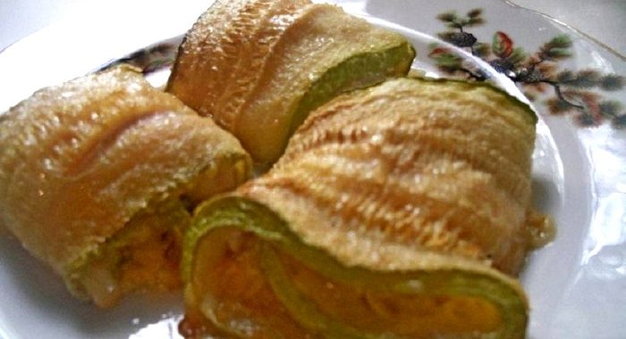 Рулетики из кабачков с курицей