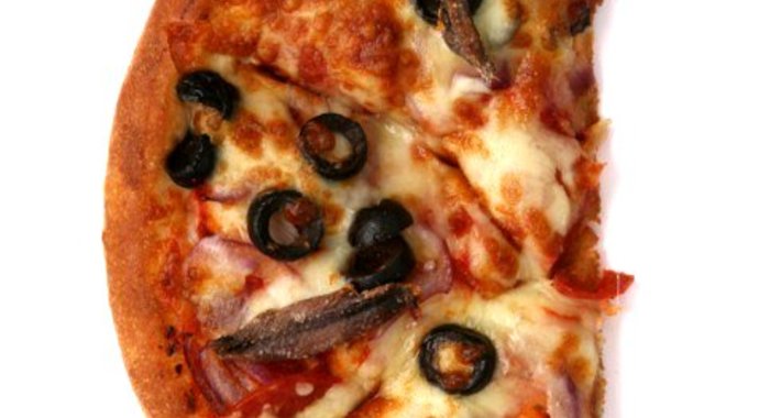 Пицца с томатами, анчоусами и душицей