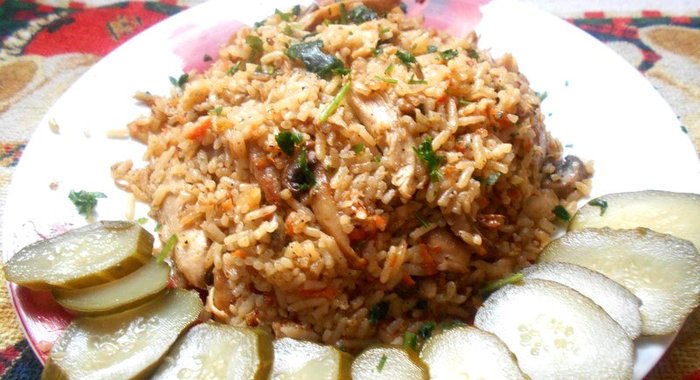 Плов с курицей и грибами по-домашнему