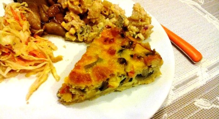 Киш с овощами и колбасным сыром