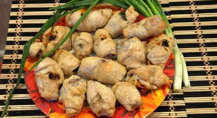 Куриный рулет с черносливом