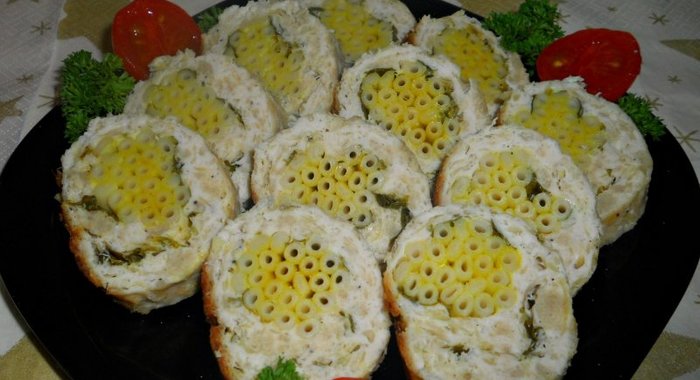 Рулет мясной с макаронами