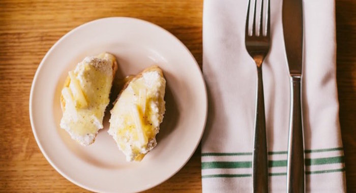 Бутерброды рикоттой и медом