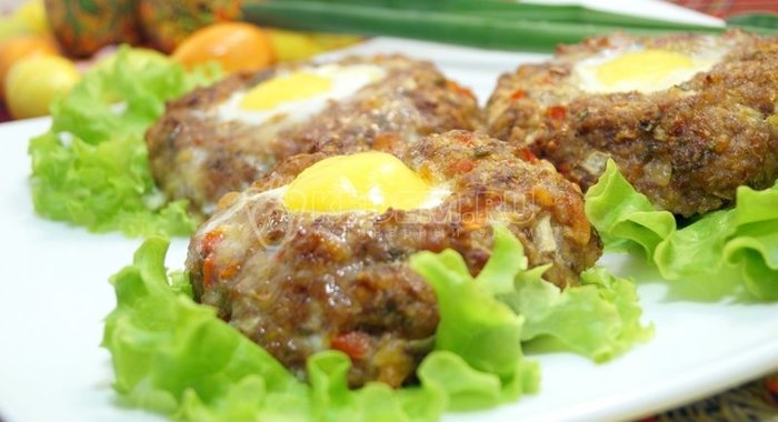 Овощи тушеные с сардельками