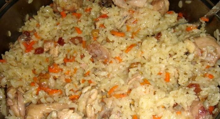 Плов с курицей и изюмом